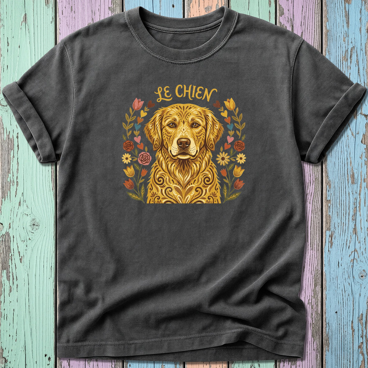 Dark grey t-shirt with "Le Chien" text and a golden retriever portrait.