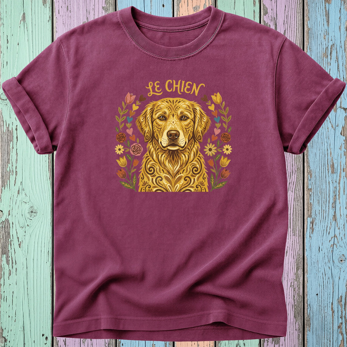 Maroon t-shirt with golden retriever illustration and "Le Chien" text.